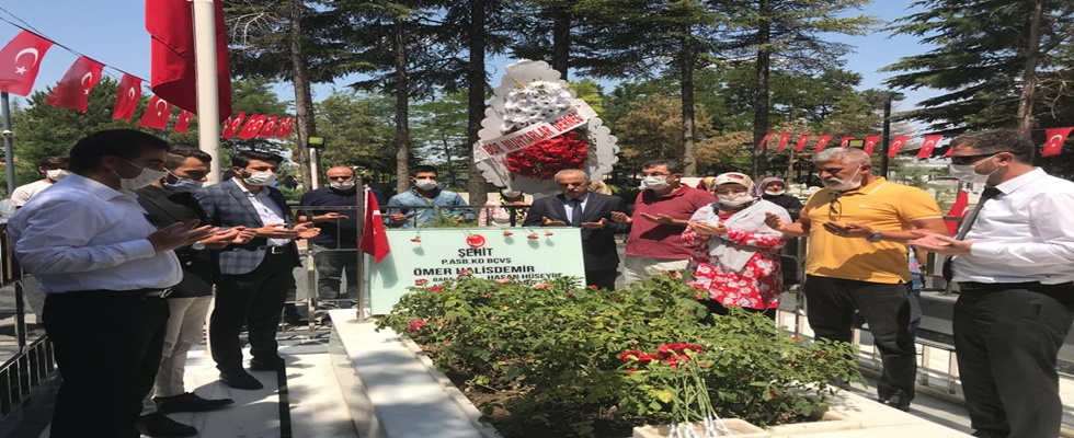 15 Temmuz Şehidi Şehit Ömer Halis Demir’in mezarını ziyaret ettiler
