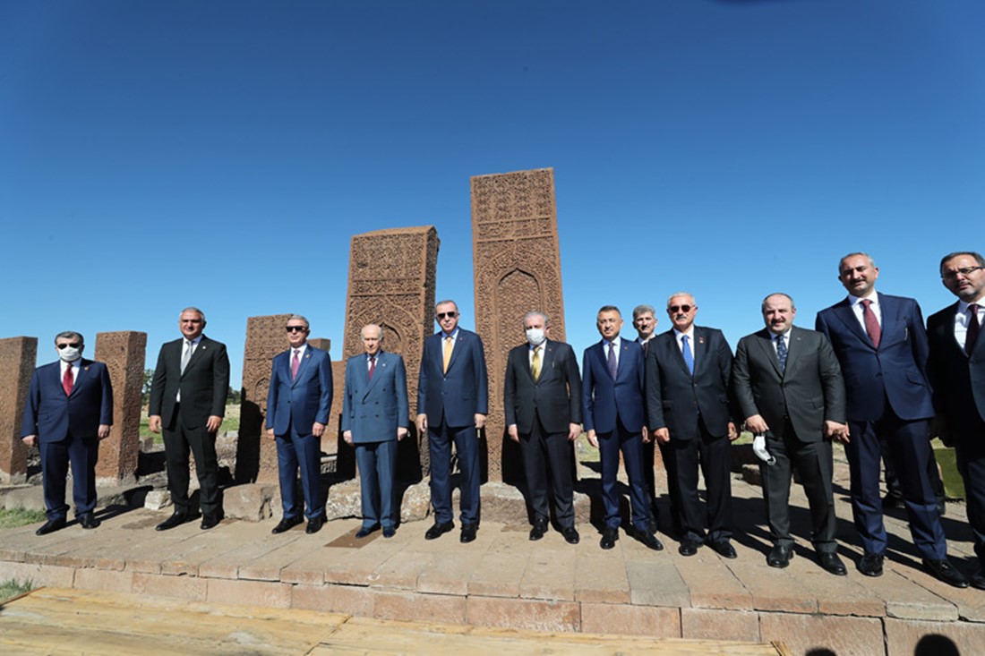 Cumhurbaşkanı Erdoğan, Ahlat Selçuklu Mezarlığı’nı ziyaret etti