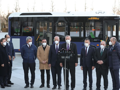 Cumhurbaşkanı Erdoğan, elektrikli sürücüsüz otobüsü test etti
