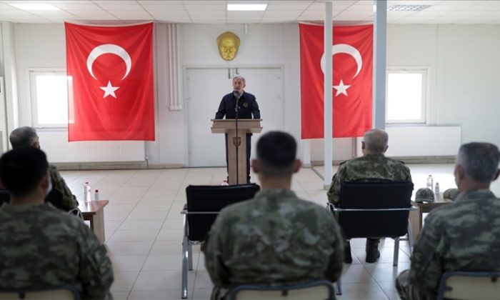 Bakan Akar: “Yunanistan Bir Silahlanma Yarışı Tutturmuş Gidiyor, Üç Beş Uçakla Güç Dengelerinin Değişmesi Mümkün Değil.”