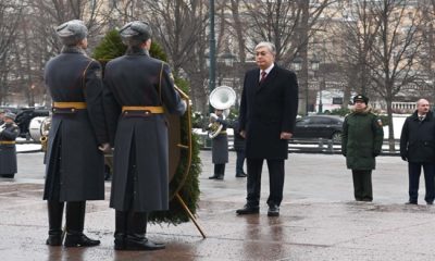 Президент «Белгісіз жауынгер бейіті» ескерткіш-мемориалына гүл шоғын қойды