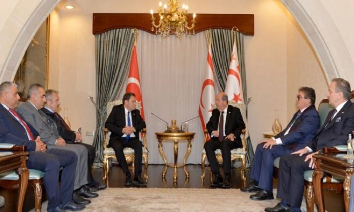 Cumhurbaşkanı Ersin Tatar, KKTC’de temaslarda bulunan Türkiye Kamu Çalışanları Sendikaları Konfederasyonu (Türkiye Kamu-Sen) yönetim kurulu üyelerini kabul etti