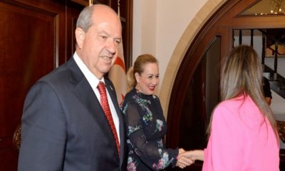 Cumhurbaşkanı Ersin Tatar ve eşi Sibel Tatar, Cumhurbaşkanlığı personeliyle bayramlaştı