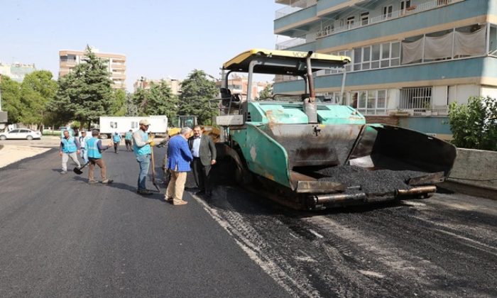 BAŞKAN CANPOLAT, SICAK ASFALT ÇALIŞMALARINI İNCELEDİ