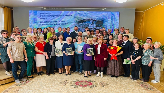 В Магадане при поддержке «Единой России» состоялась презентация фотоальбома «Плетём Победу вместе»