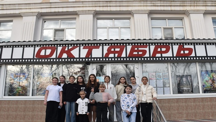 Birleşik Rusya, Stavropol Krayı’na bağlı İpatovo’daki okul çocuklarına sinemayı anlattı