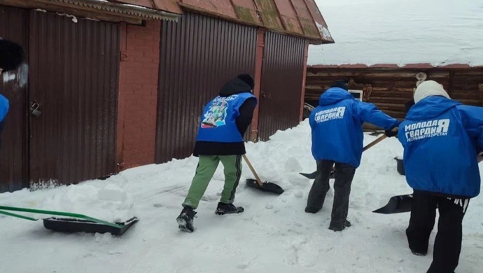 Gazilere ve yalnız emeklilere yardım: Birleşik Rusya, Tataristan’ın ilçelerinde “Kar İnişi” kampanyası düzenliyor